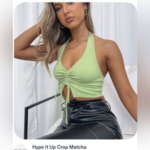 🚨SOLD🚨White Fox Boutique like new crop top